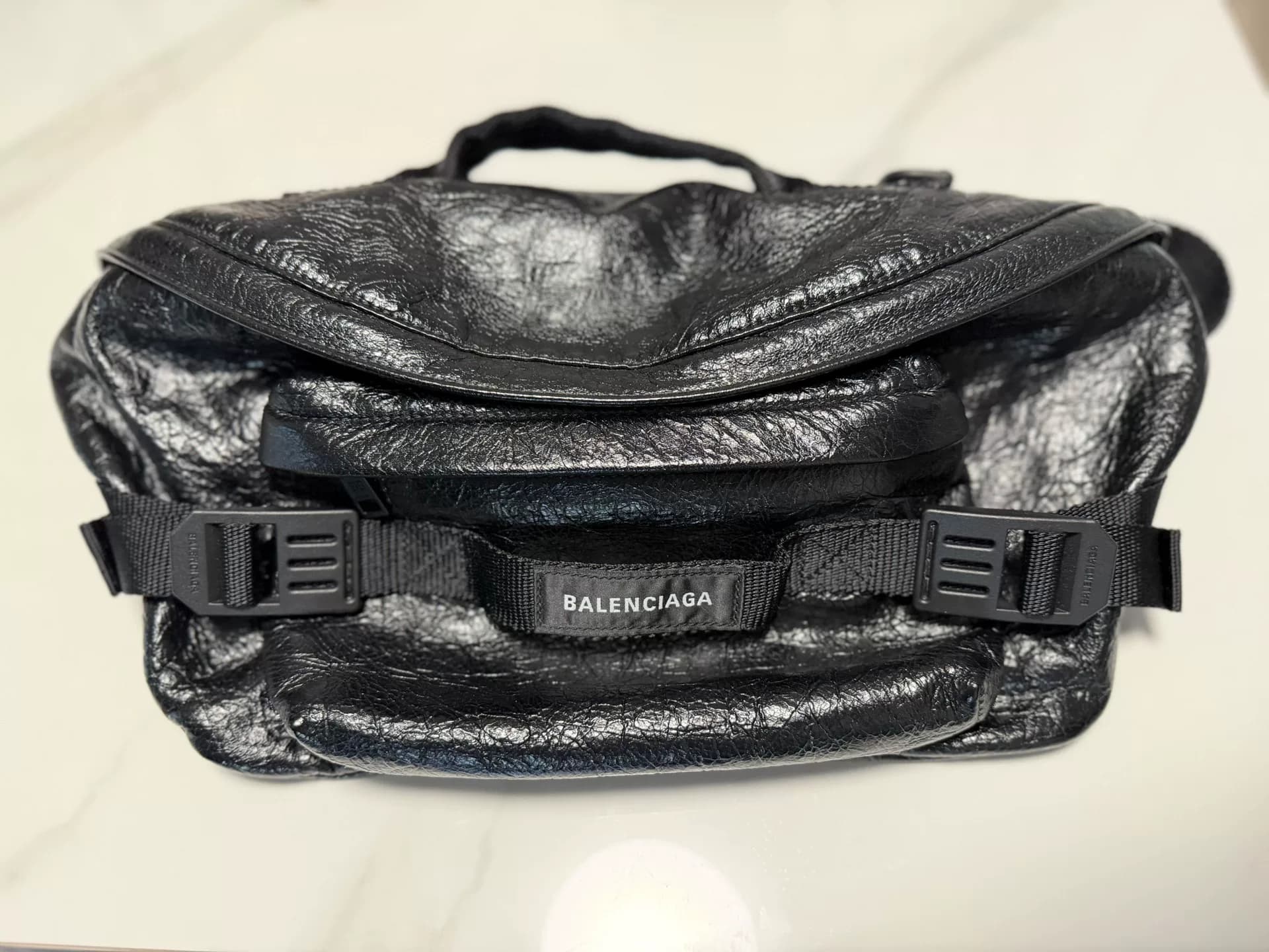 Balenciaga Армейская поясная сумка Balenciaga из очень толстой овчины, для мужчин и женщин