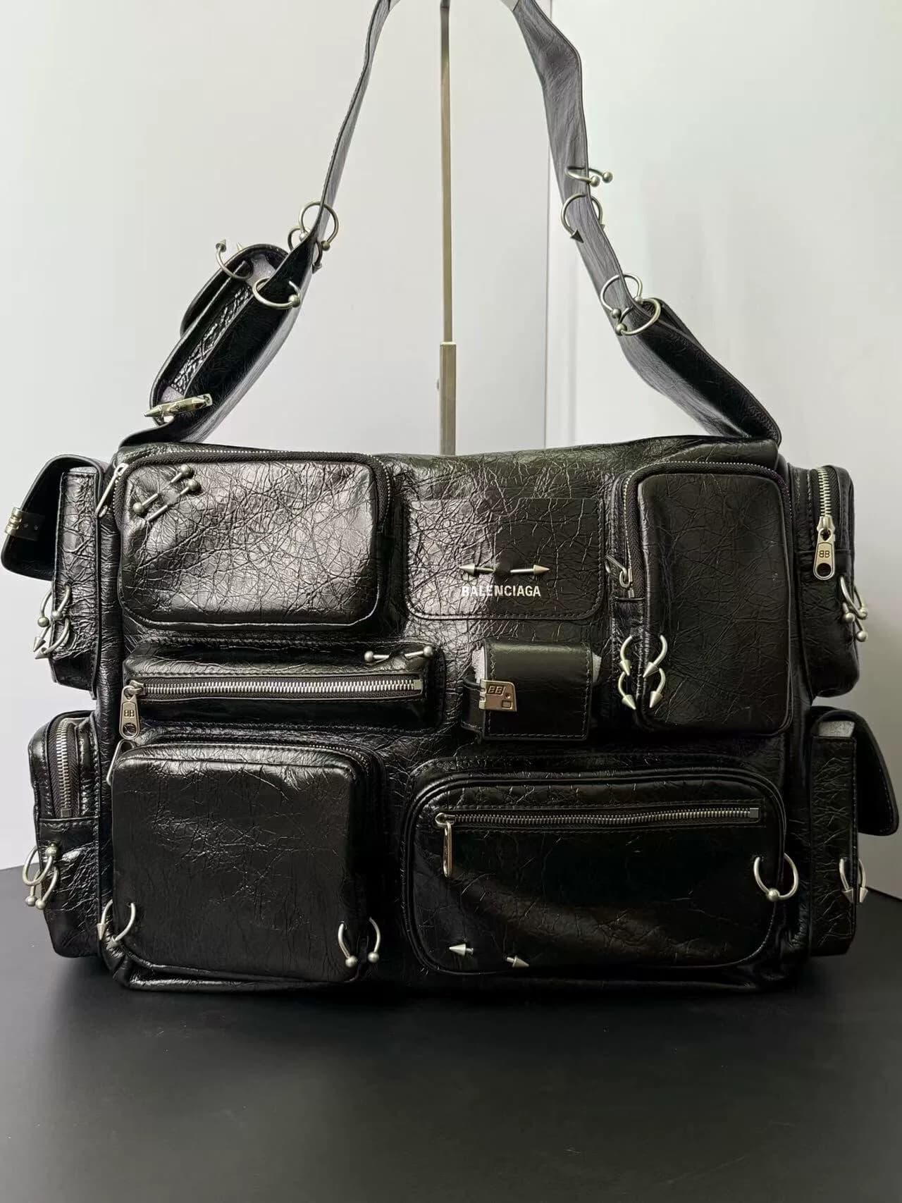 Большая сумка Balenciaga Superbusy с заклепками черного цвета