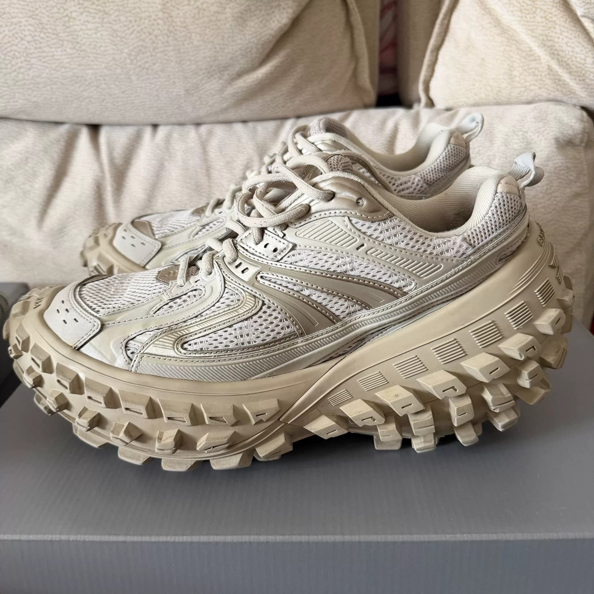 Balenciaga Ботинки на шинах Balenciaga defender светло-коричневые