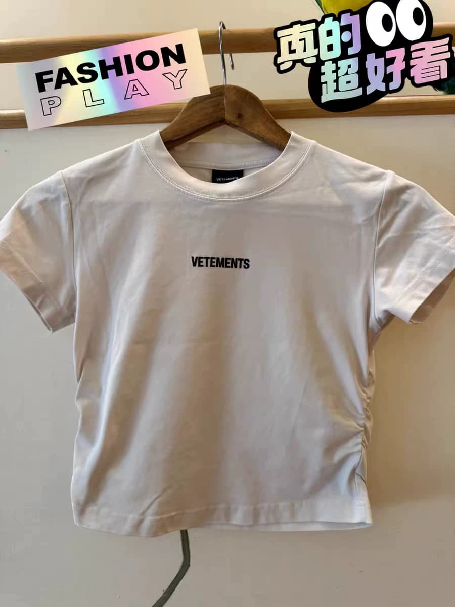 Абсолютно аутентичный!Белая футболка VETEMENTS с короткими рукавами, в женском стиле, приталенный короткий вариант