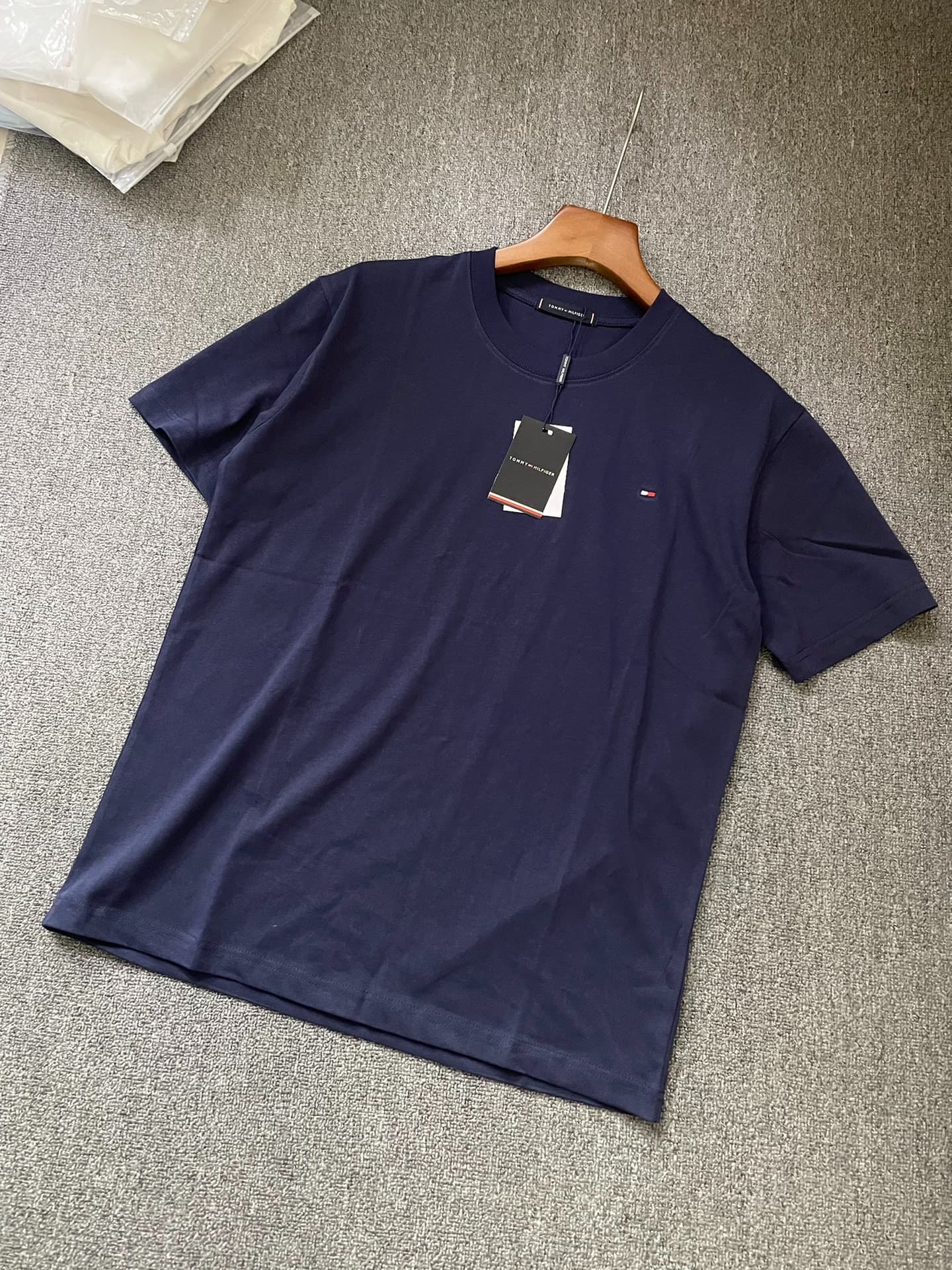Футболка Tommy с короткими рукавами, совершенно новая, с биркой, из чистого хлопка, в индивидуальной упаковке, маленькая этикетка на груди