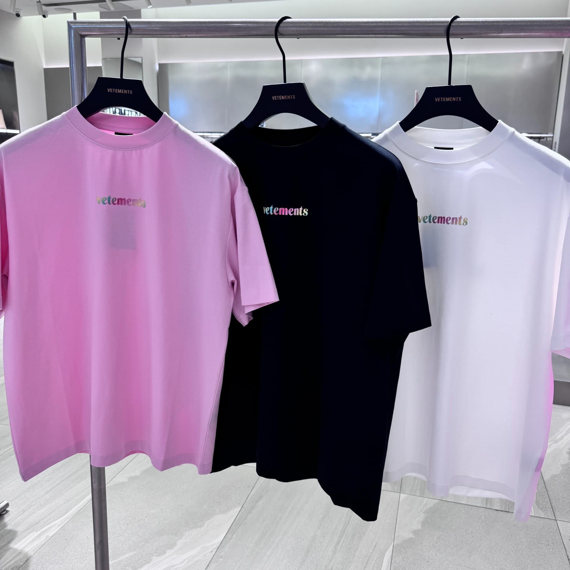 Летняя футболка с короткими рукавами свободного кроя VETEMENTS Witt Meng counter из натуральной кожи 2025 года
