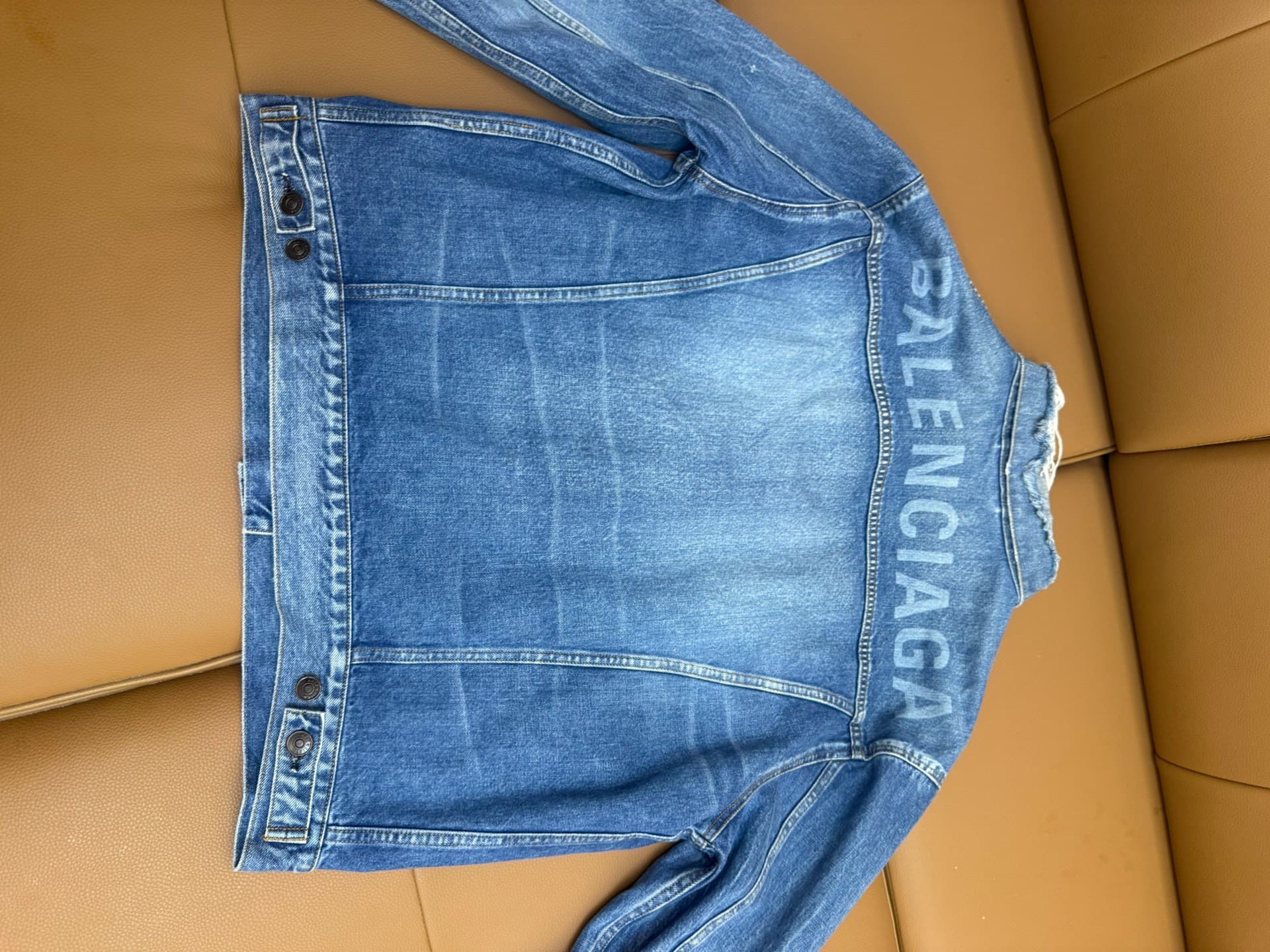 натуральное пальто Balenciaga от Balenciaga 34-го размера, некогда популярное