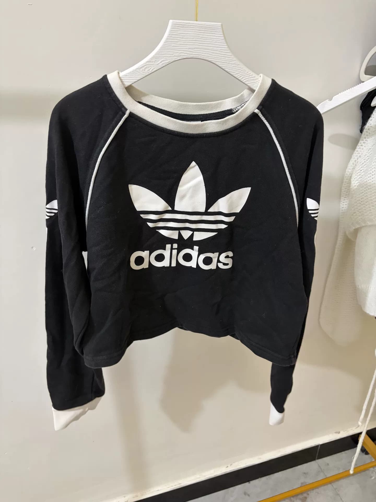 Личная одежда Черный короткий свитер Adidas clover, размер 36 (170/84