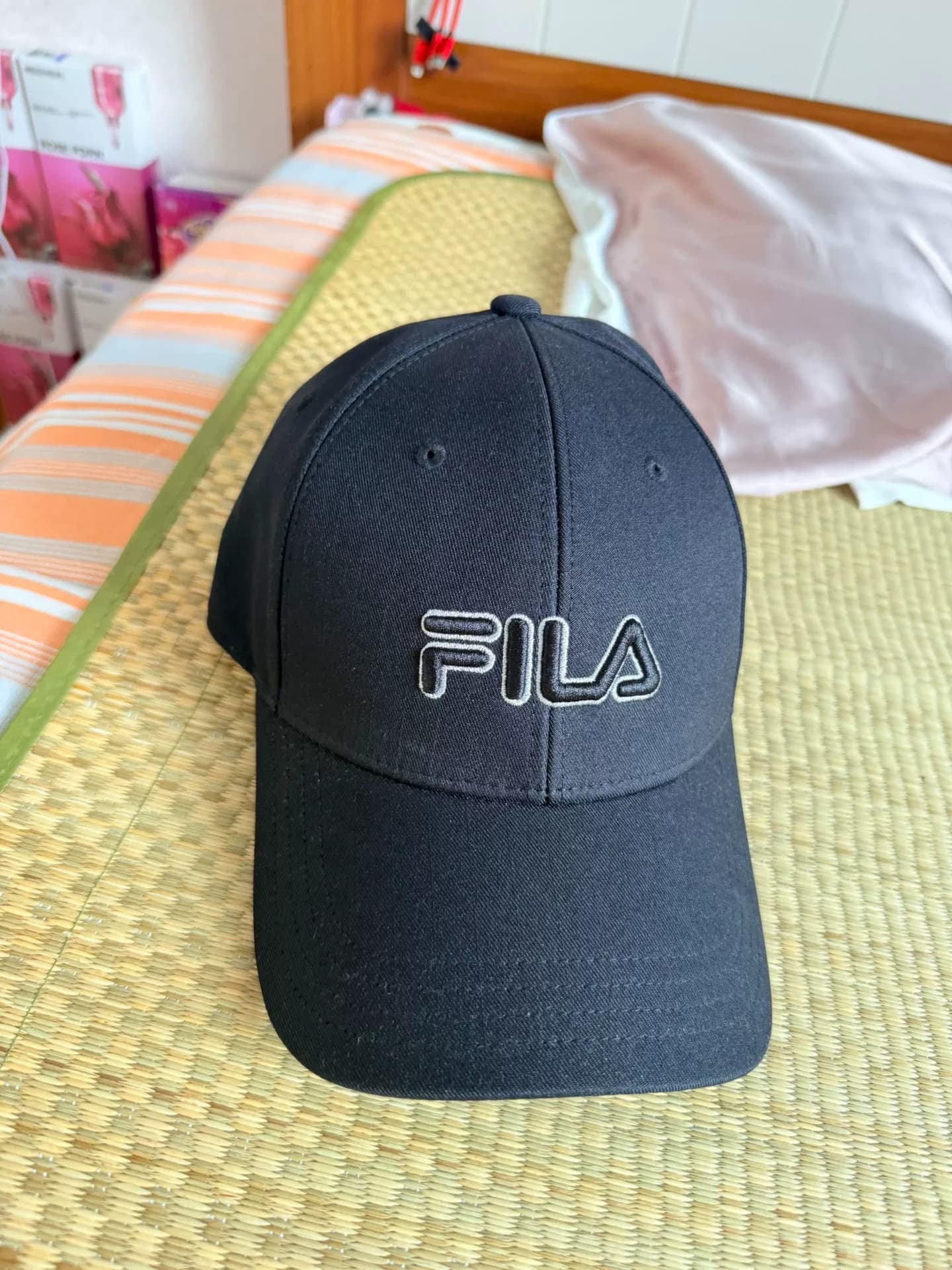 Бейсболка FILA, черная, натуральная, с регулируемой окружностью головы, подходит как для мужчин, так и для женщин.