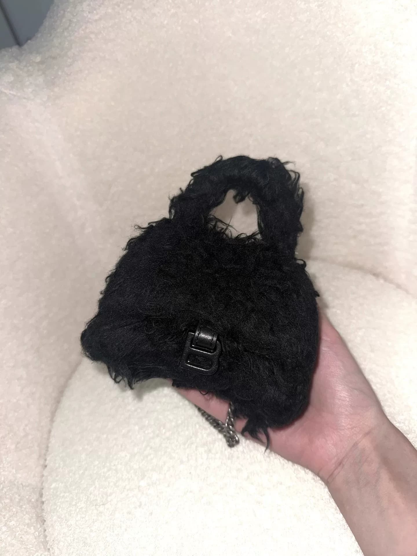 Самая низкая цена в интернете на Balenciaga Париж hourglass m