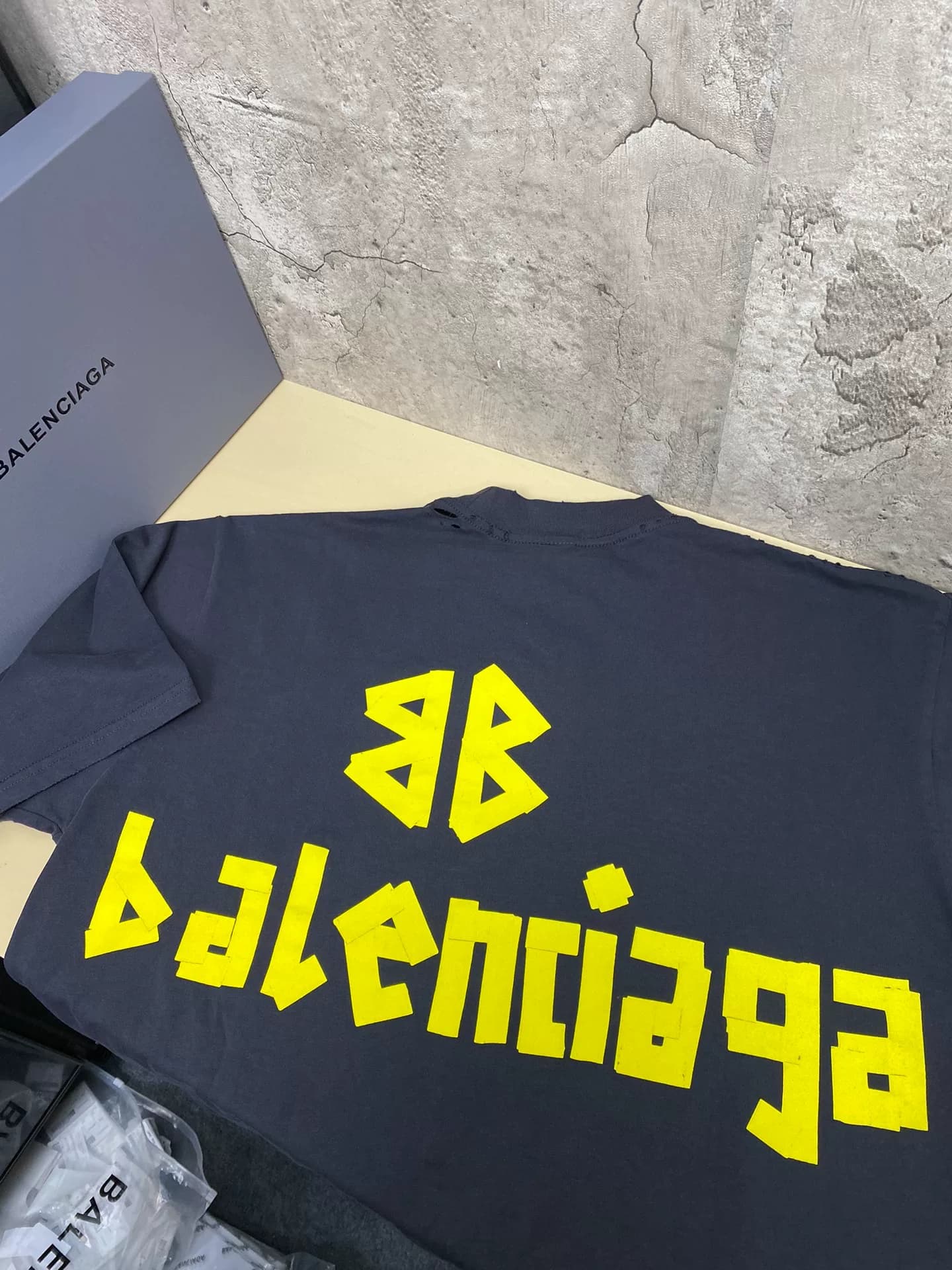 Потеряйте деньги на balenciaga Желтая клейкая лента Balenciaga, футболка с круглым вырезом и принтом с короткими рукавами, коллекция с короткими рука…
