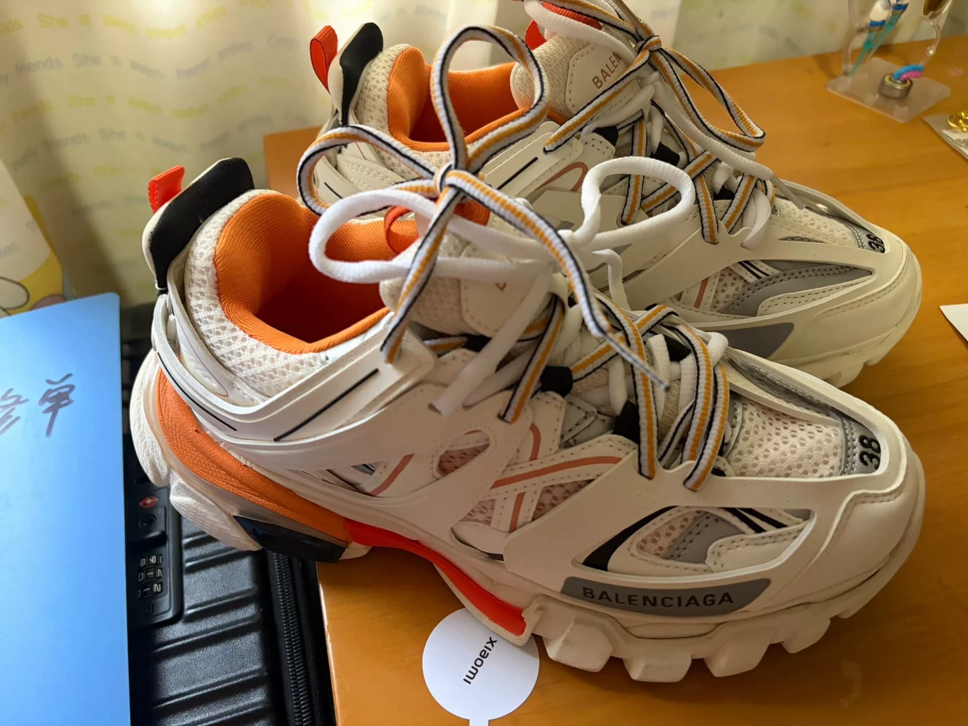 Кроссовки Balenciaga Balenciaga Track 1.0 Бело-оранжевые Daddy shoes