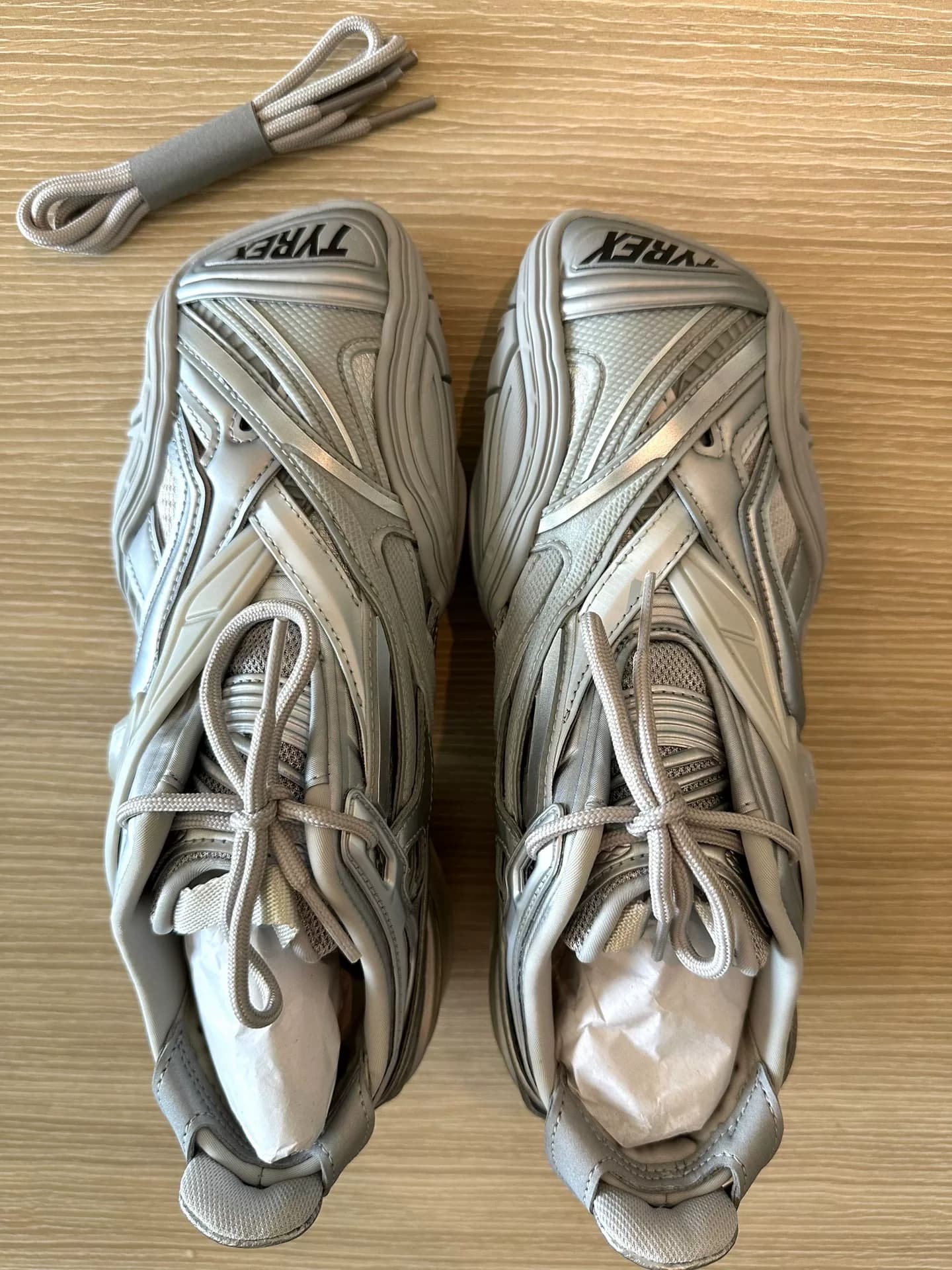 Balenciaga Tyrex серебристый Размер 37