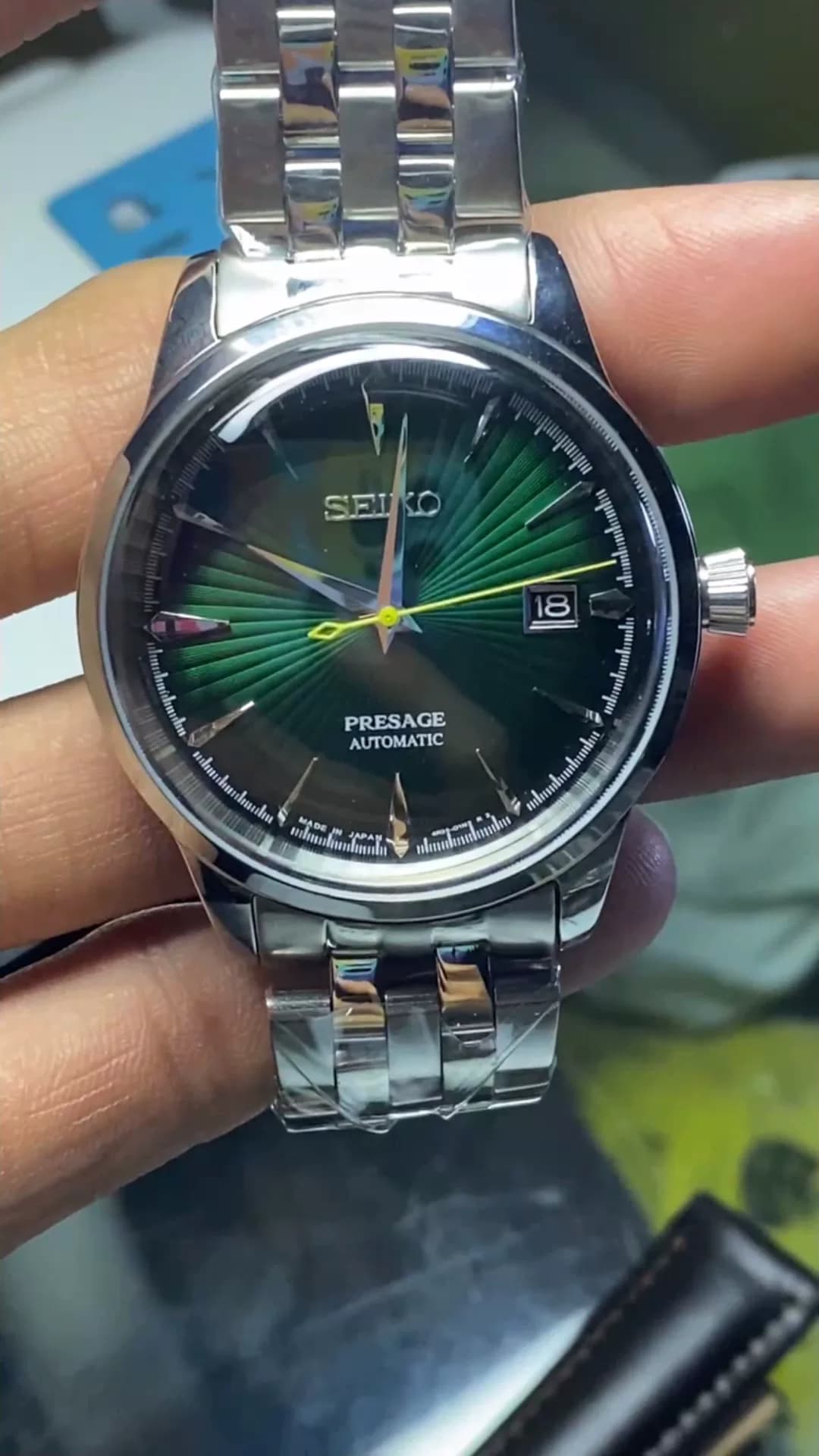 Модель Seiko Seiko green - это настоящий шедевр, обладающий сверхвысоким внешним видом!Полностью водонепроницаемые, давайте пообщаемся наедине с кем-…