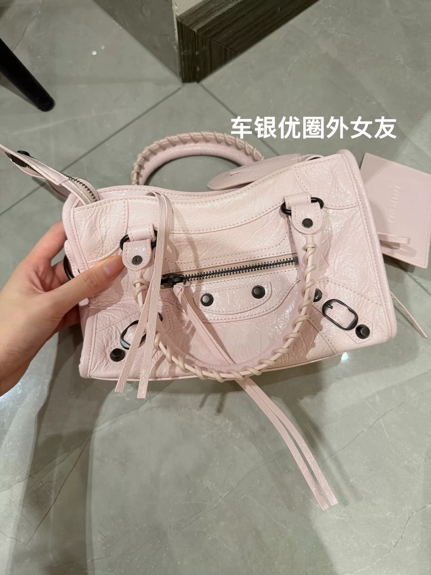 Совершенно новая мотоциклетная сумка Balenciaga le city cherry blossom розового цвета mini trumpet