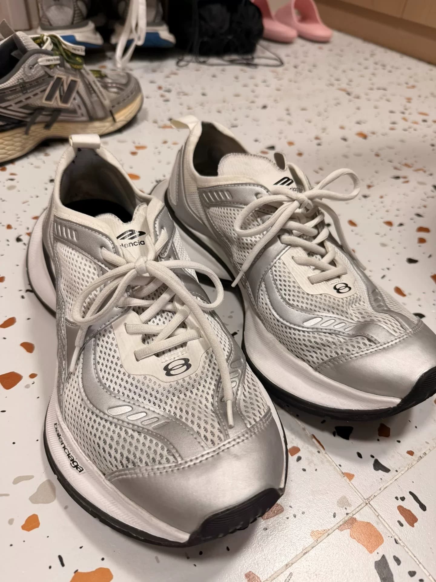 Туфли Balenciaga Circuit daddy с поясом серебристо-белого цвета 44 размера