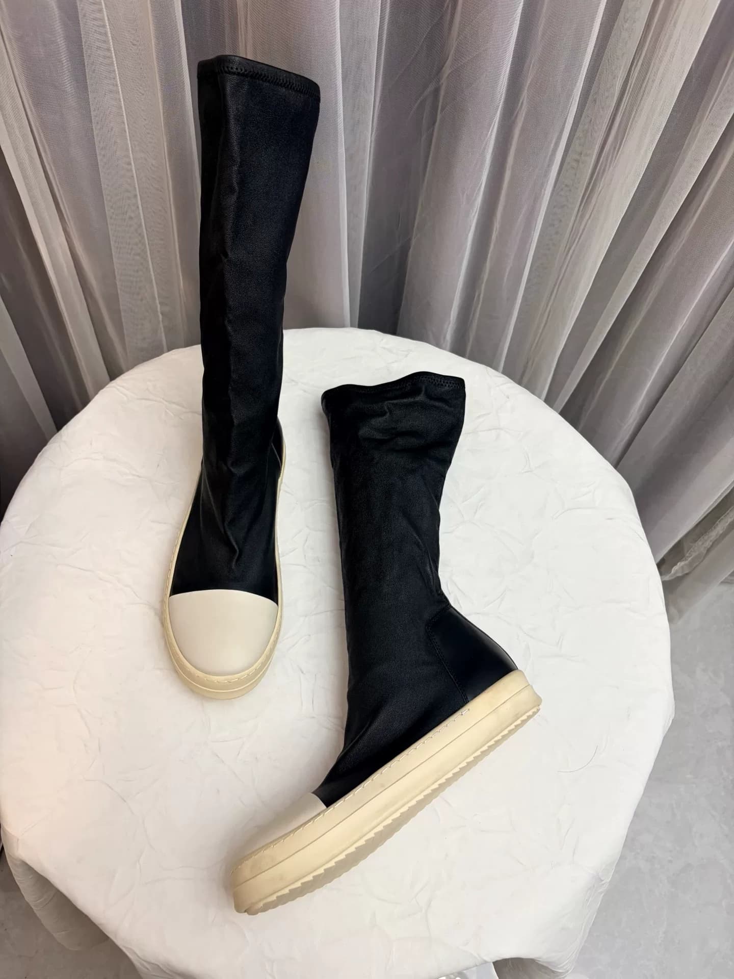 ЧЕРНО-БЕЛЫЕ кожаные ботинки средней длины в стиле пэчворк от RICK OWENS, которые могут носить мужчины и женщины унисекс, размер 40, позитив