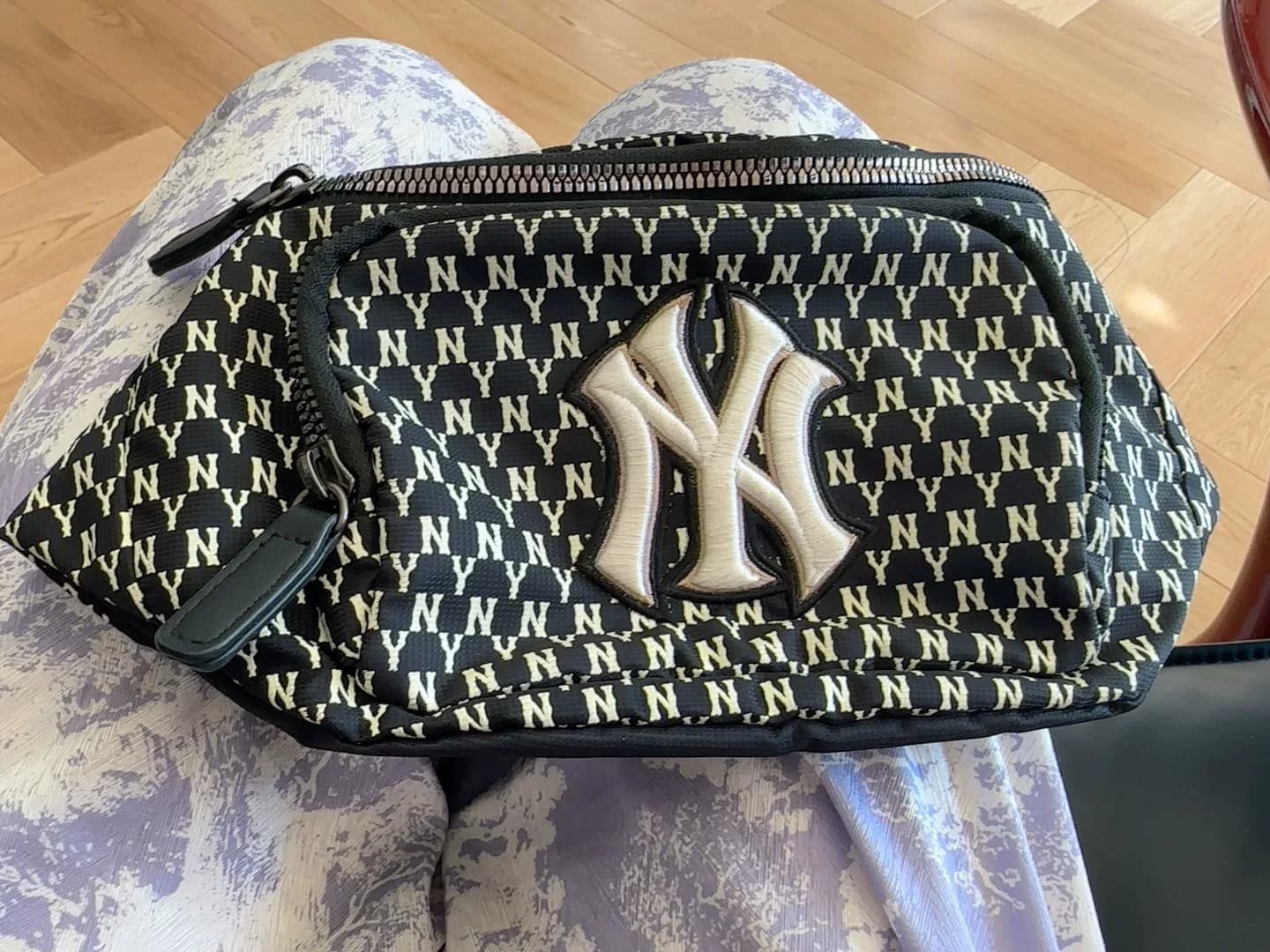 Поясная сумка MLB presbyopia, черный с нью-йоркским рисунком, повседневный стиль, может использоваться как мужчинами, так и женщинами.Полиэфирный мат…