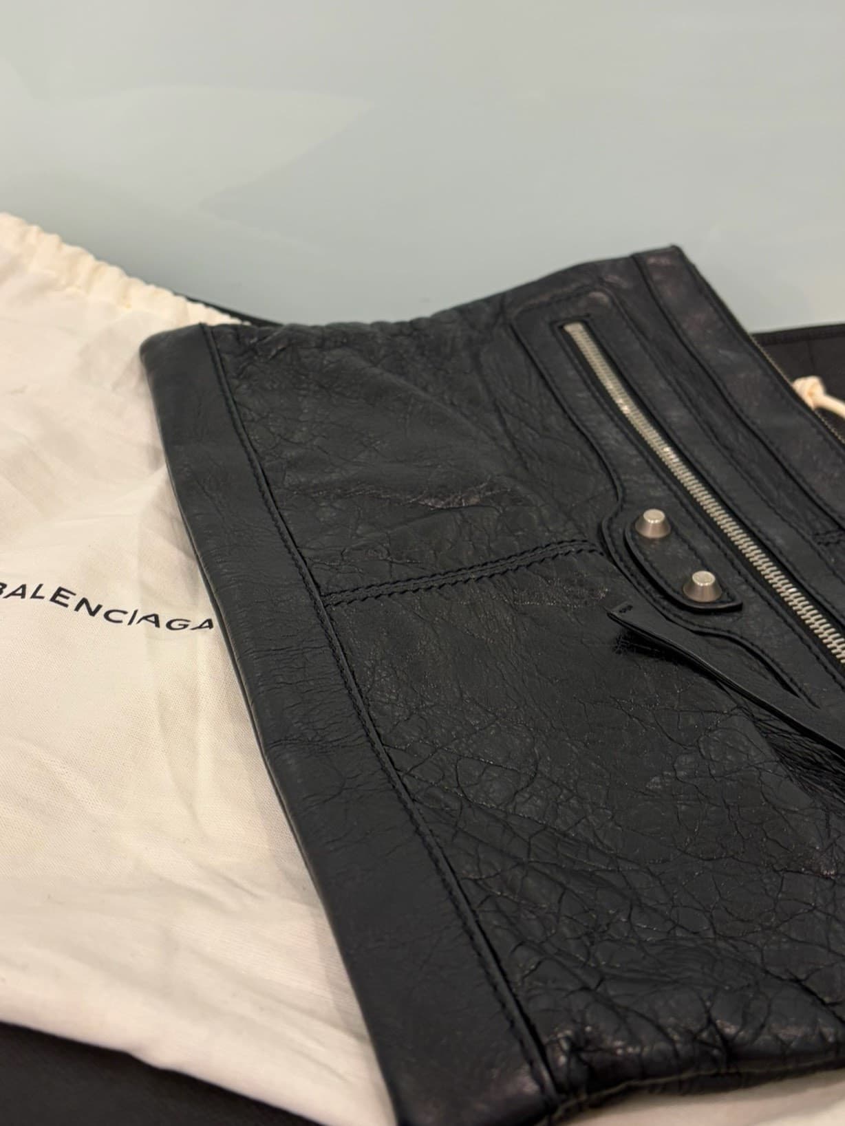 Мотоциклетный клатч Balenciaga из черной овчины с гарантией подлинности