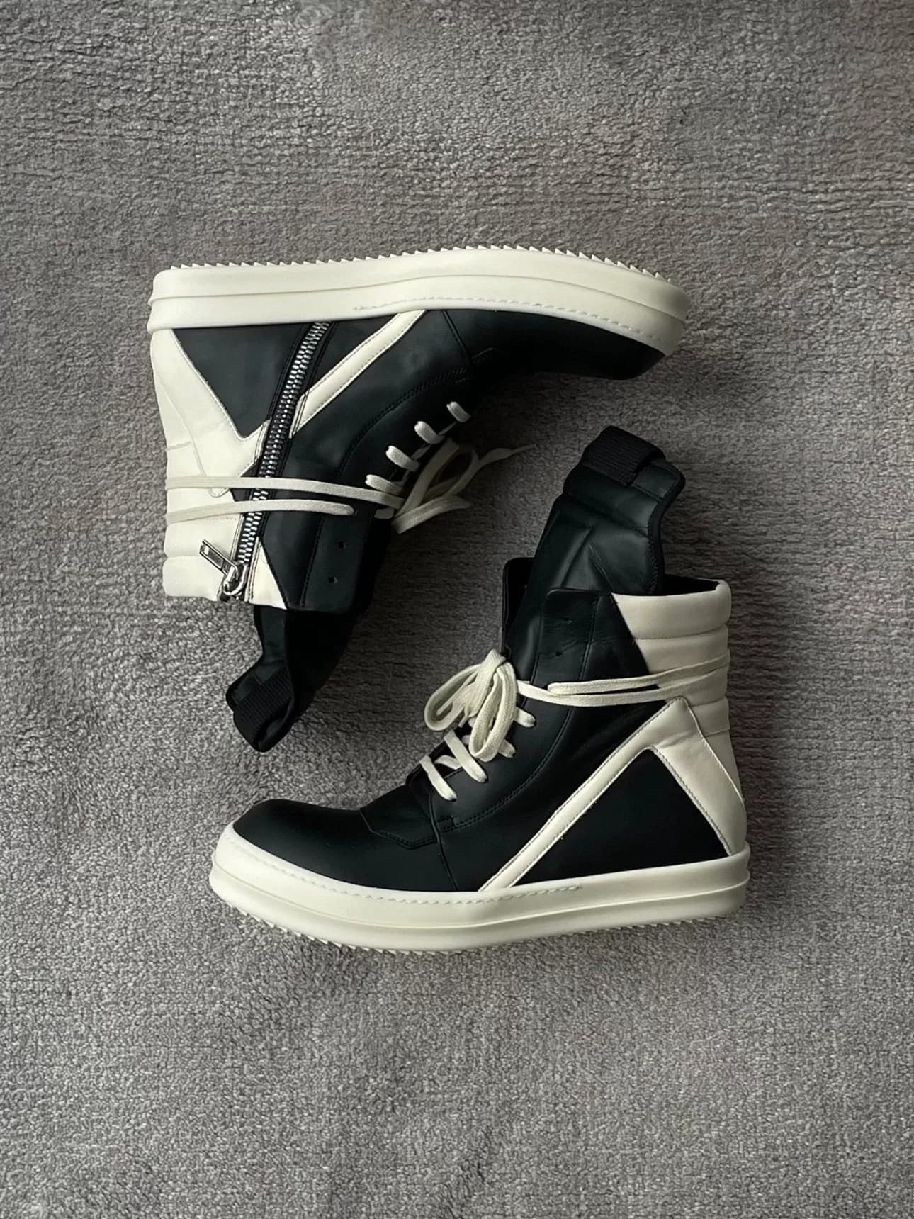 Мужская модель Rick Owens classic с высоким берцем и перевернутым треугольником, размер spot
