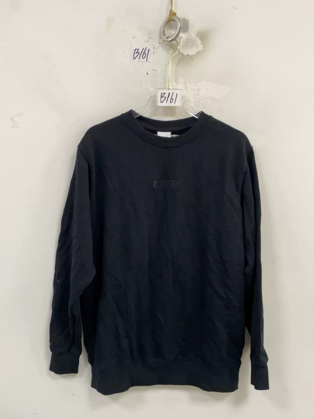 C.Свитер VETEMENTS M размера 170/88A из 100% хлопка