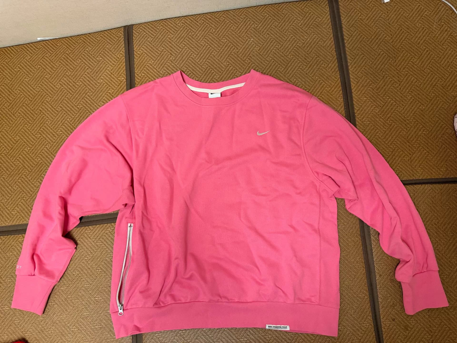 Свитер Nike, размер 3xl, с боковыми карманами, из натуральной кожи, носить его не очень удобно