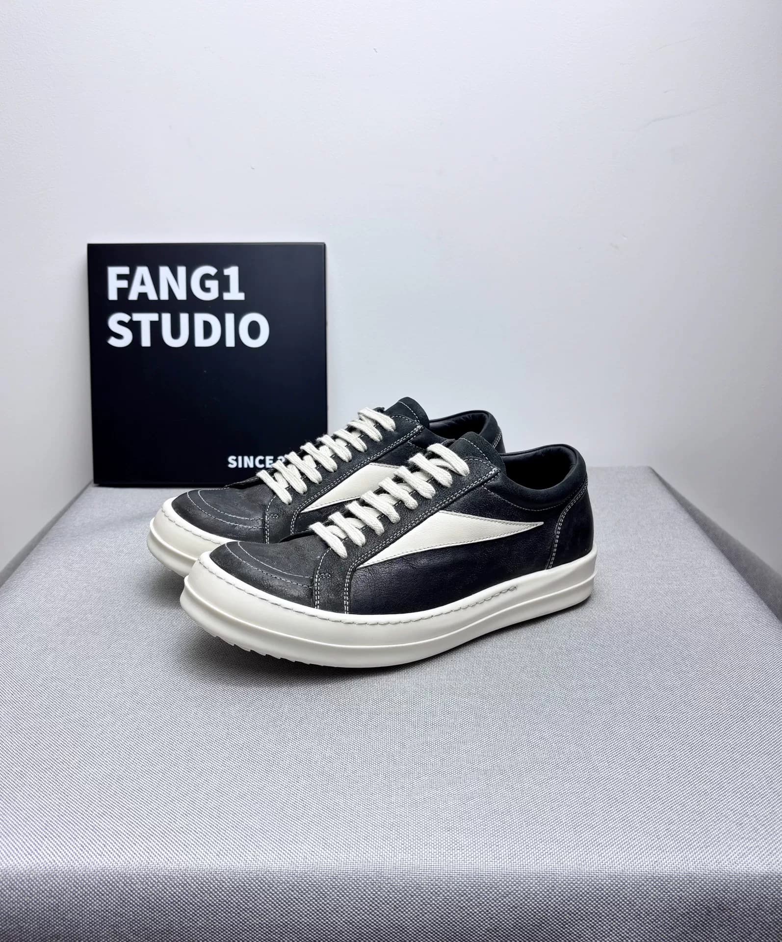 основная линия rickowens ro из черной и белой воловьей кожи