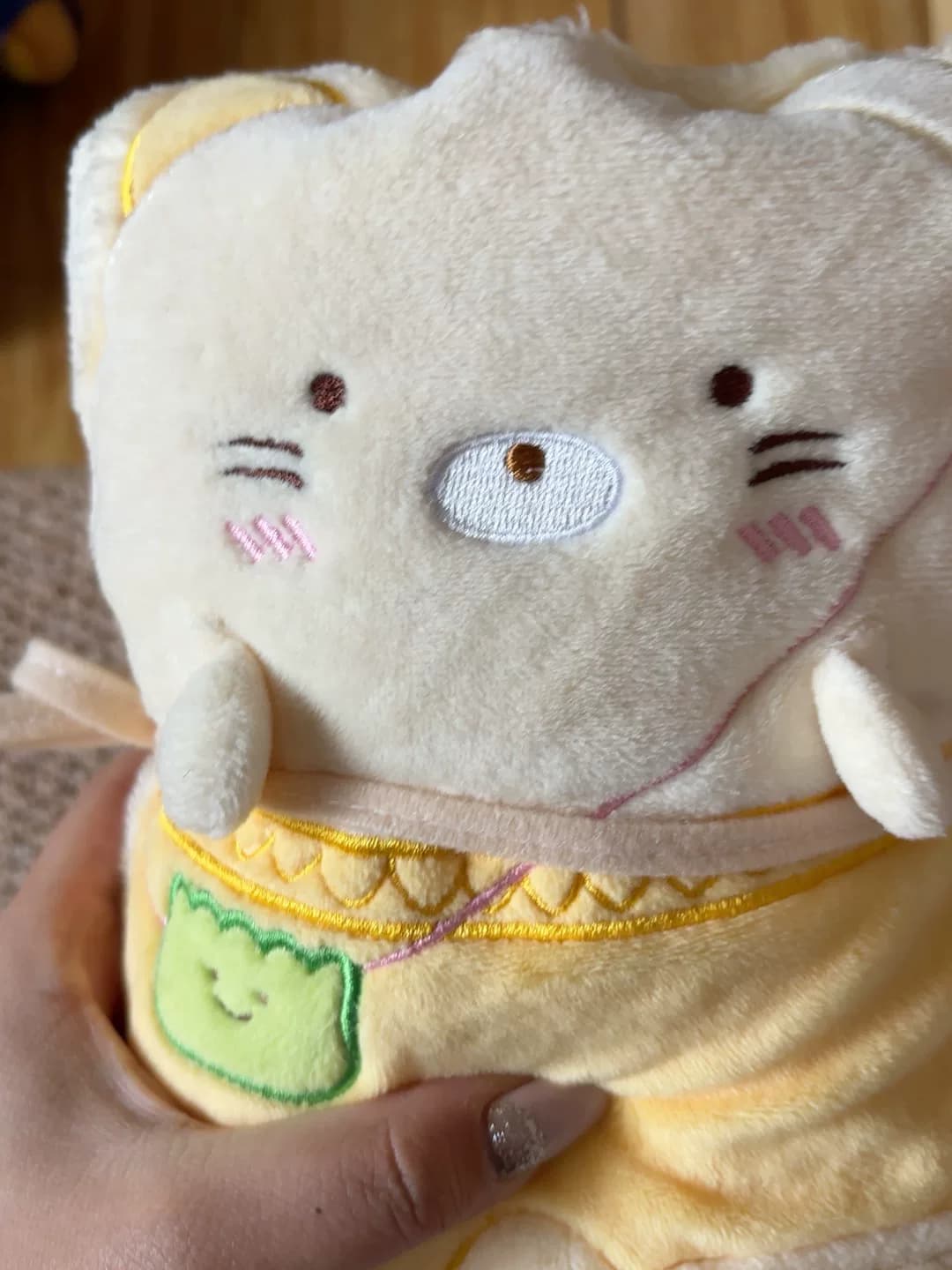 Угловое одеяло creature kitty очень толстое и пушистое, совершенно новое и неиспользованное