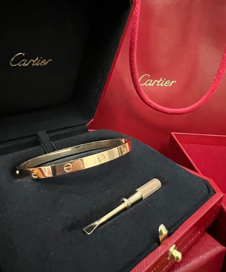 Браслет из розового золота личной коллекции Cartier серии Cartier LOVE, приобретенный в кассе