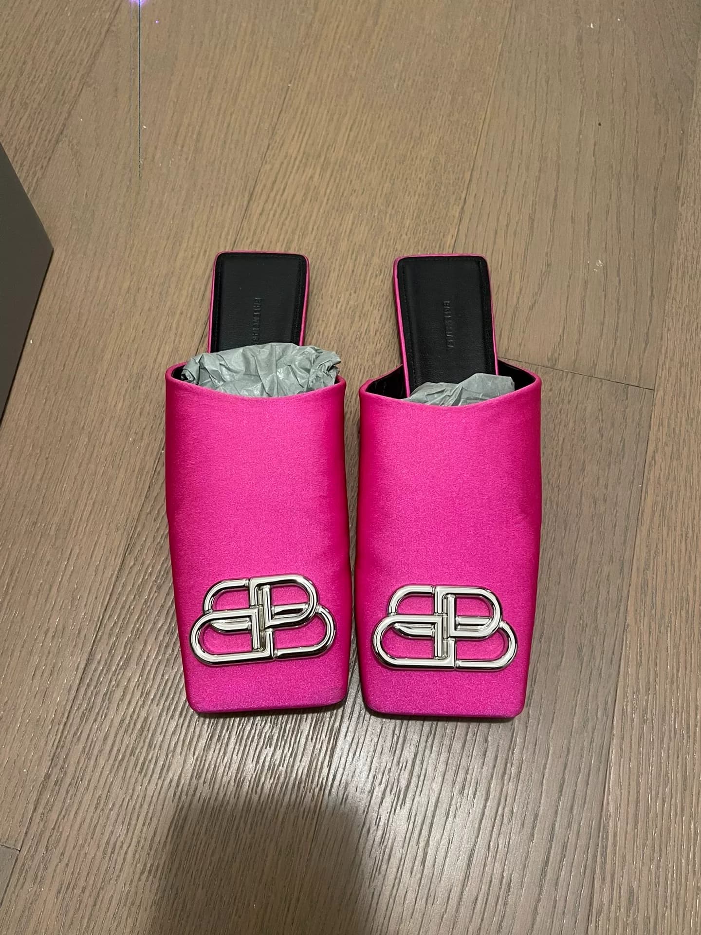Атласные тапочки Balenciaga из натуральной кожи balenciaga 37