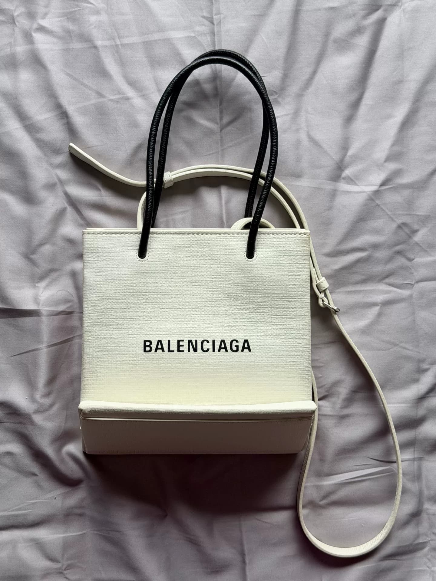 Balenciaga Баленсиага, сумка-шоппер, белая, куплена в Чэнду несколько лет назад