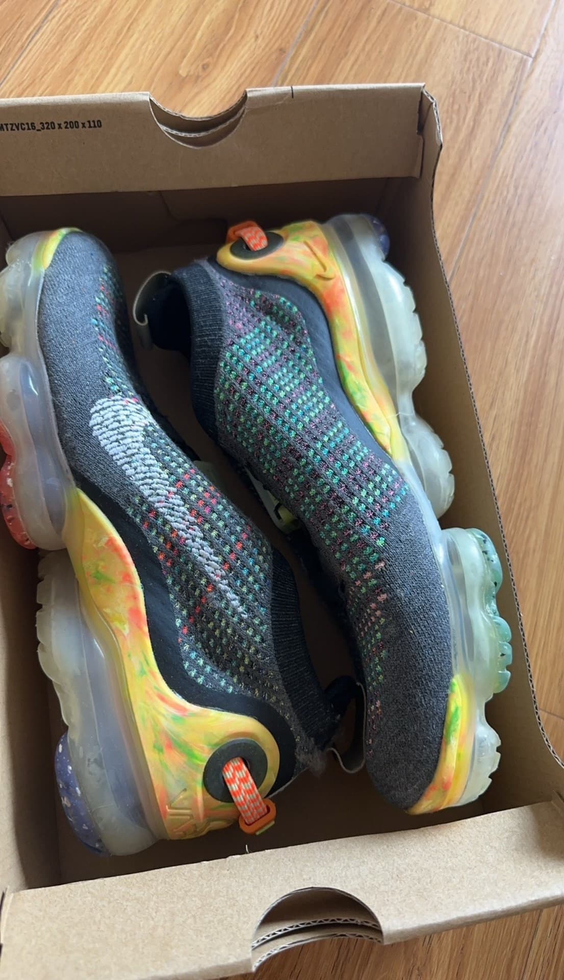 Nike Nike VaporMax Flyknit с радужной оплеткой Air