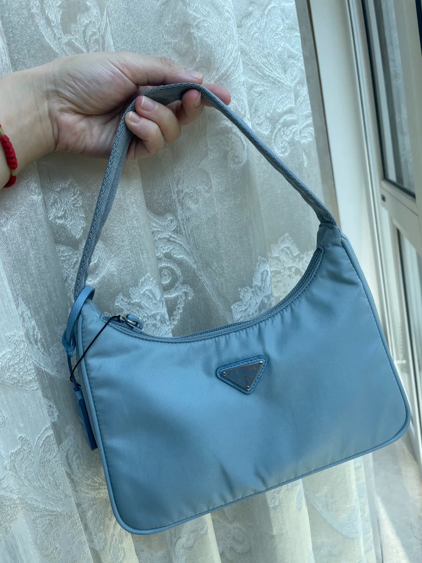 Нейлоновая сумка-хобо для подмышек Prada Prada Haze Blue, классическая треугольная этикетка, подходящая вместимость