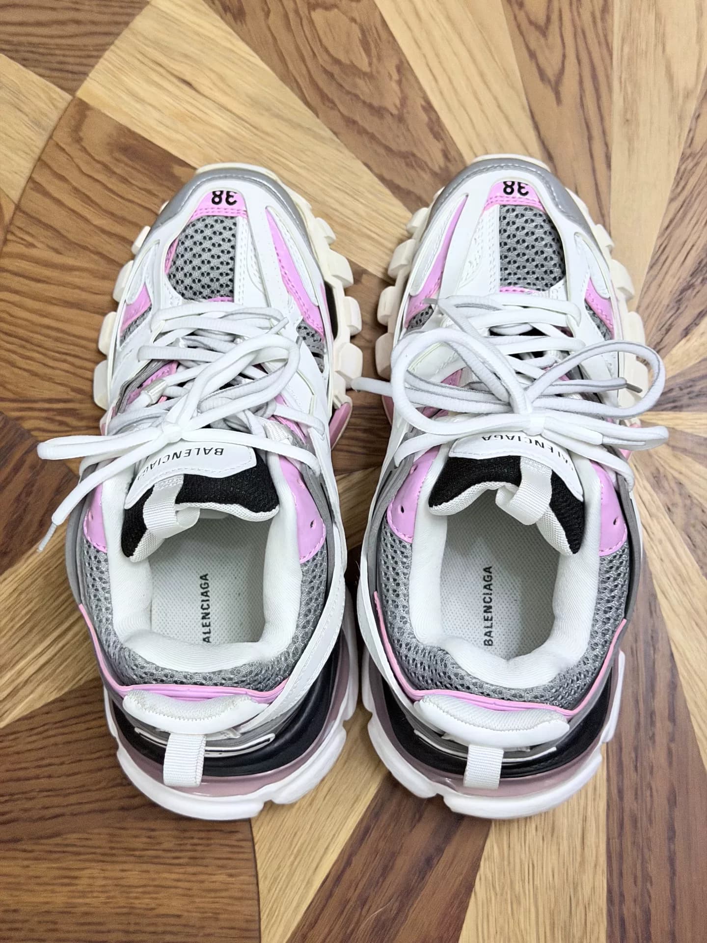 Наведите порядок в обувном шкафу ~ Кроссовки Balenciaga Track daddy сочетают розовый, серый и белый цвета