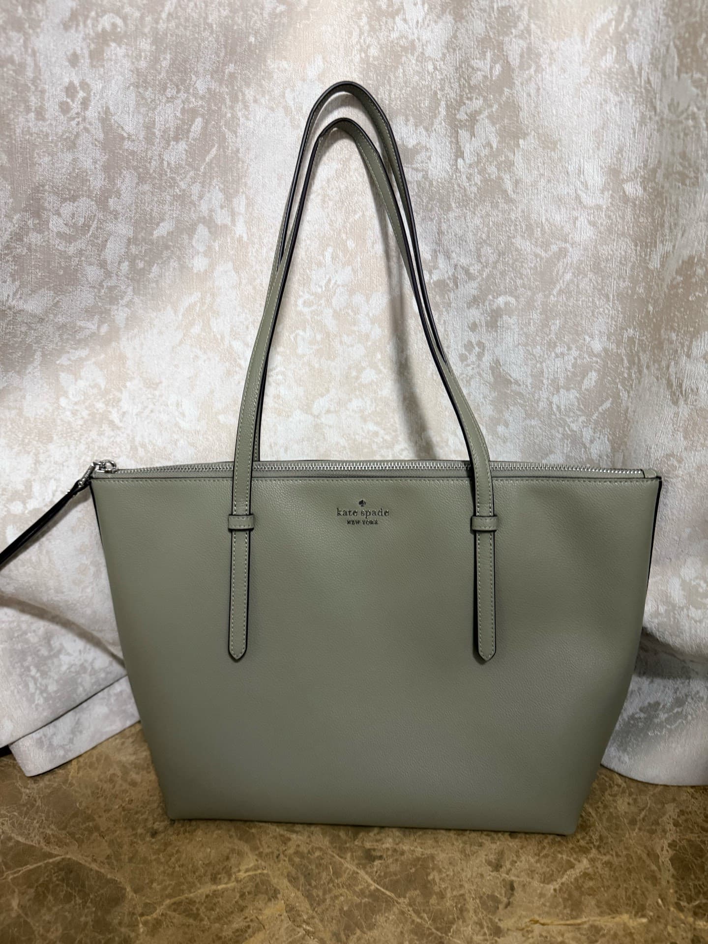 Сумка-тоут Kate spade, натуральная, куплена в магазине Tmall на Таобао в прошлом месяце