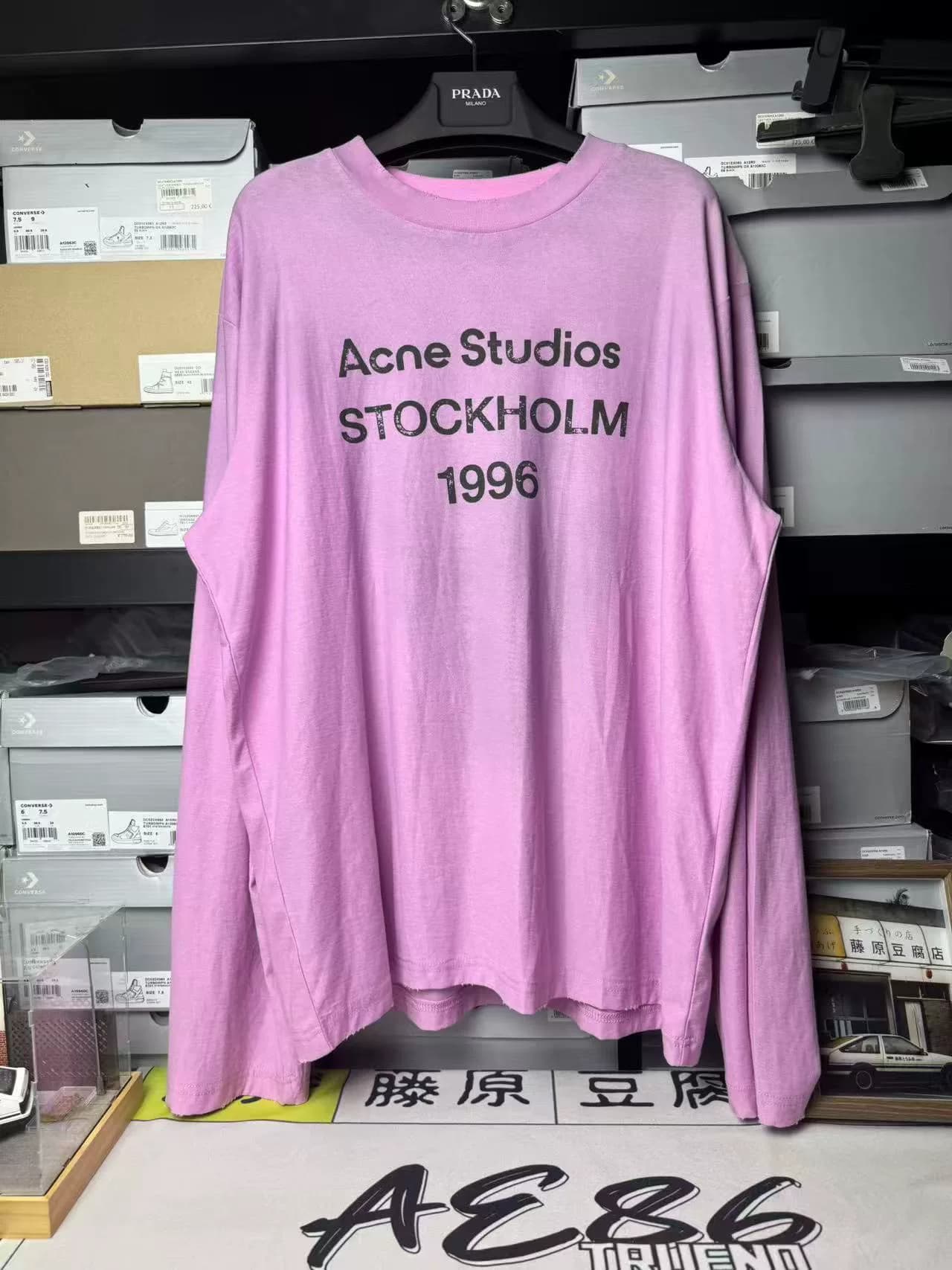 Acne Studios 1996 С буквенным логотипом и потертым принтом на длинном рукаве