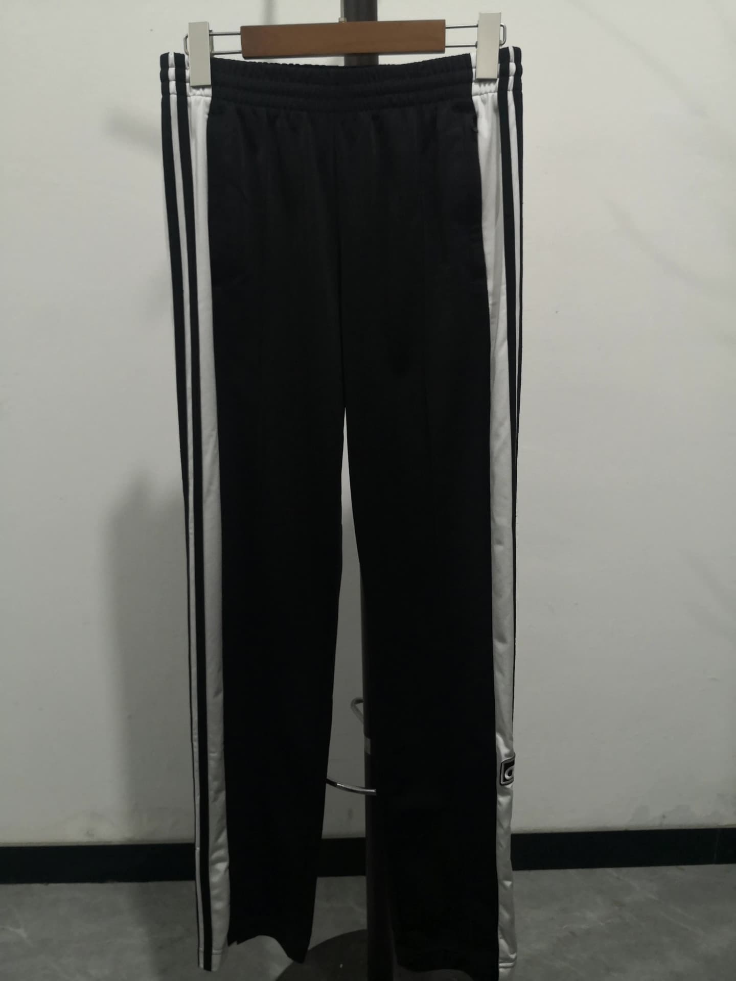 Спортивные брюки Adidas, спортивные брюки Adidas, ka569, натуральная кожа, два
