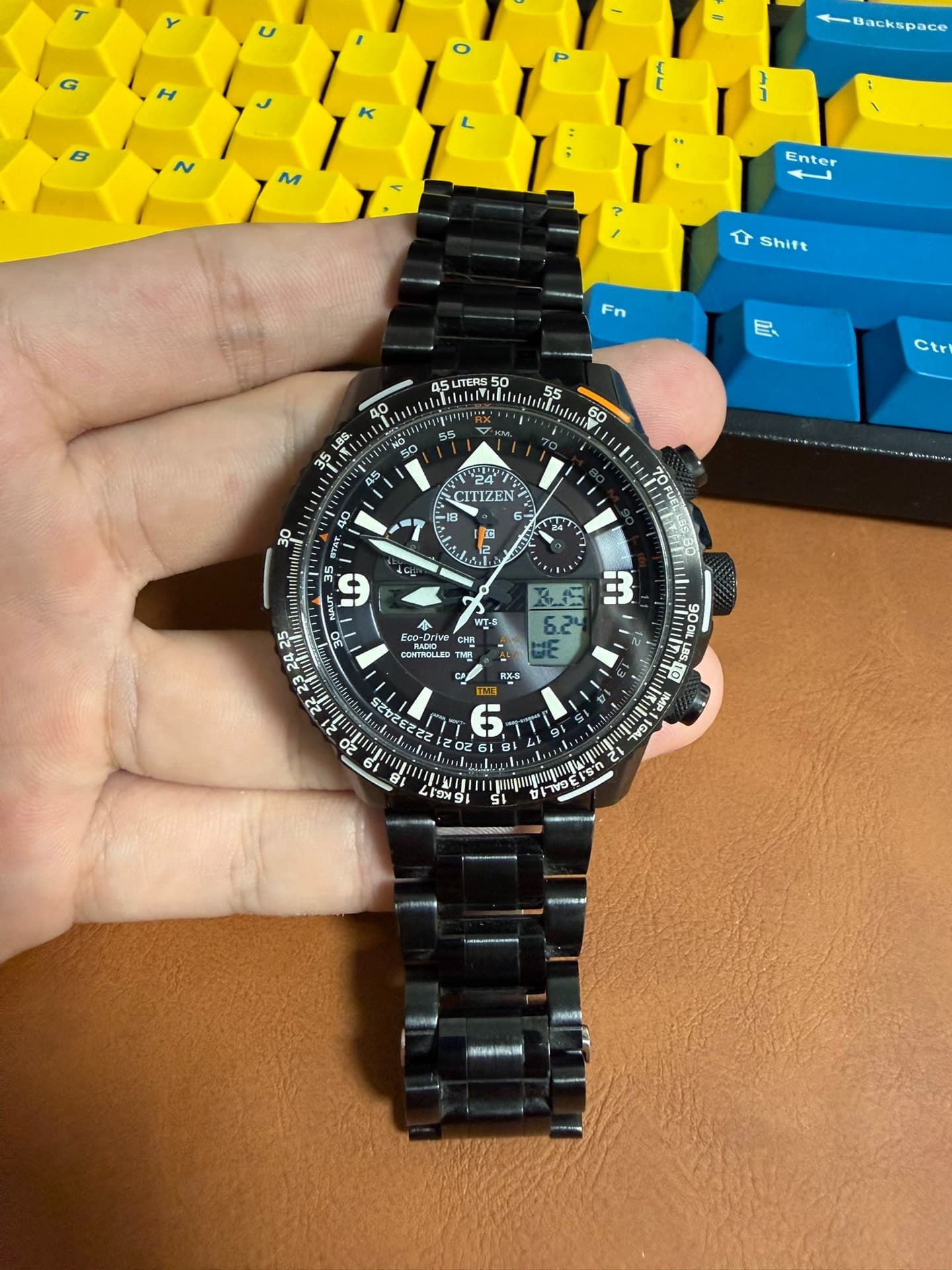 Гражданские фотодинамические часы Sky Eagle JY8075-81E