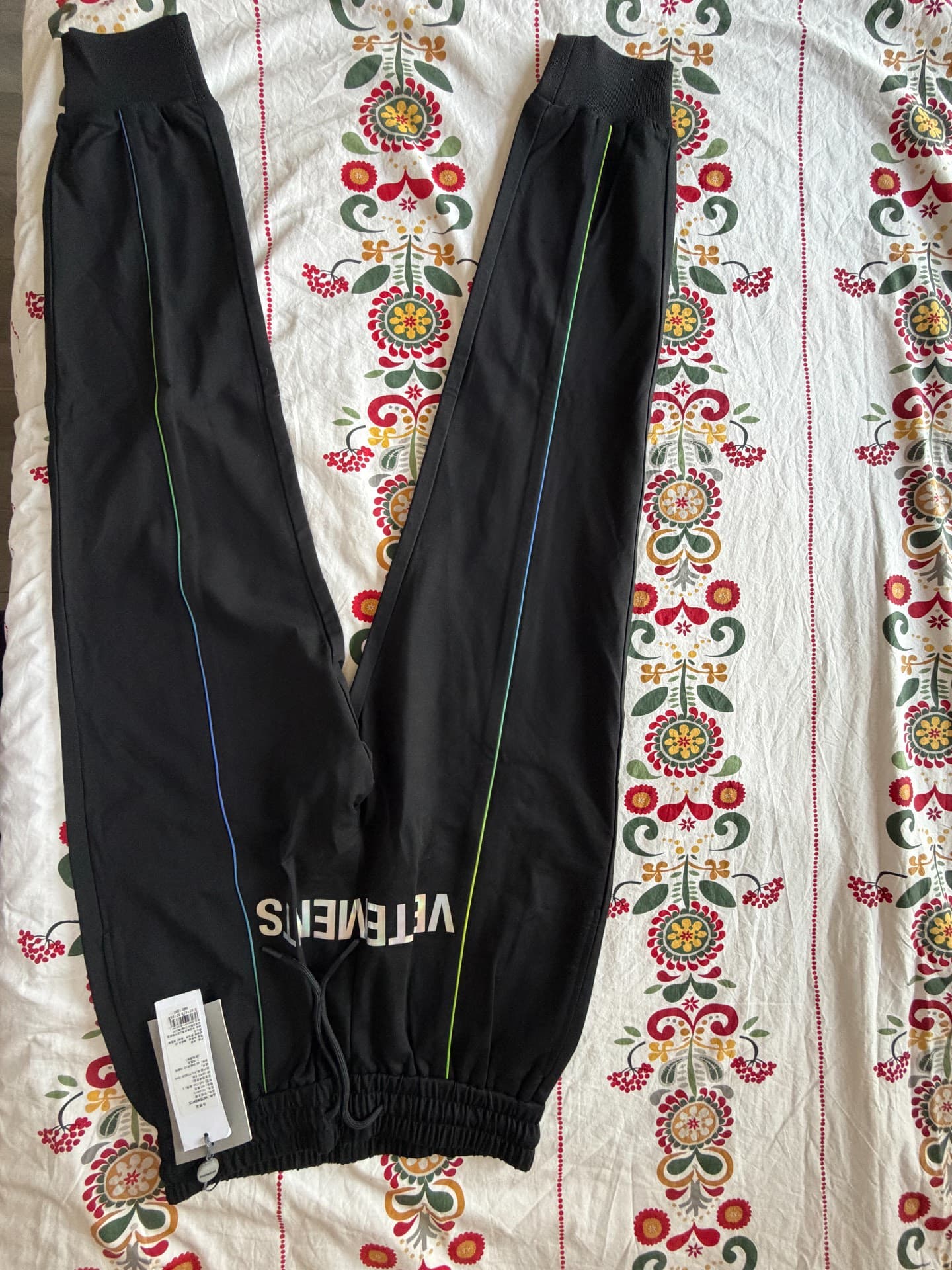 Натуральная мужская и женская одежда VETEMENTS в едином стиле на прилавке VETEMENTS, код S, модель 1
