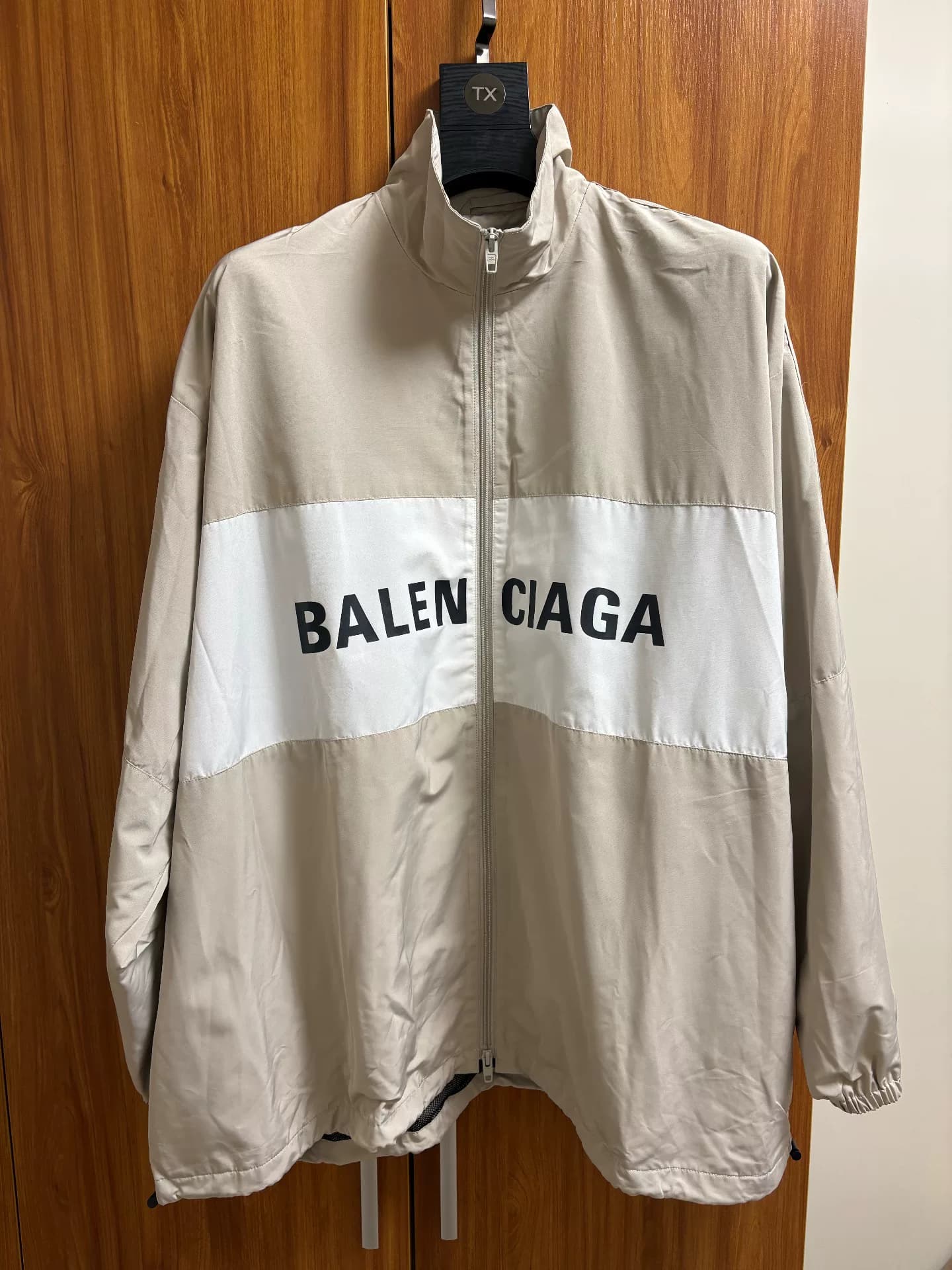 Совершенно новая куртка Balenciaga от Balenciaga, размер 50 на 140