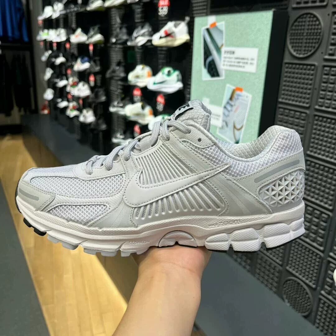 Оригинальные кроссовки Nike Nike Air Zoom Vomero 5 sports
