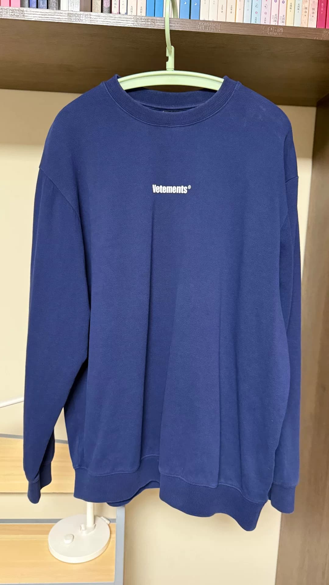 Купить милый темно-синий свитер Vetements размера 185/100A