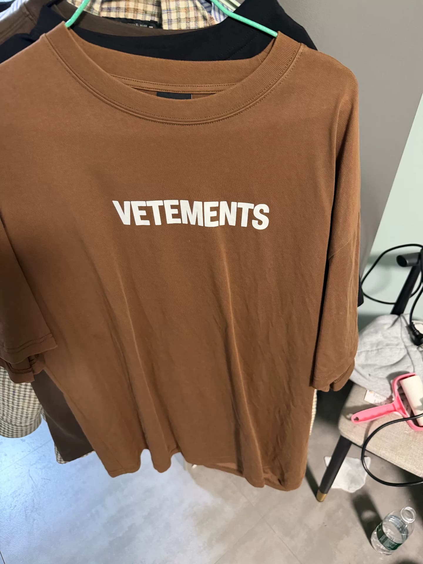 Симпатичная футболка VETEMENTS с короткими рукавами XL размера