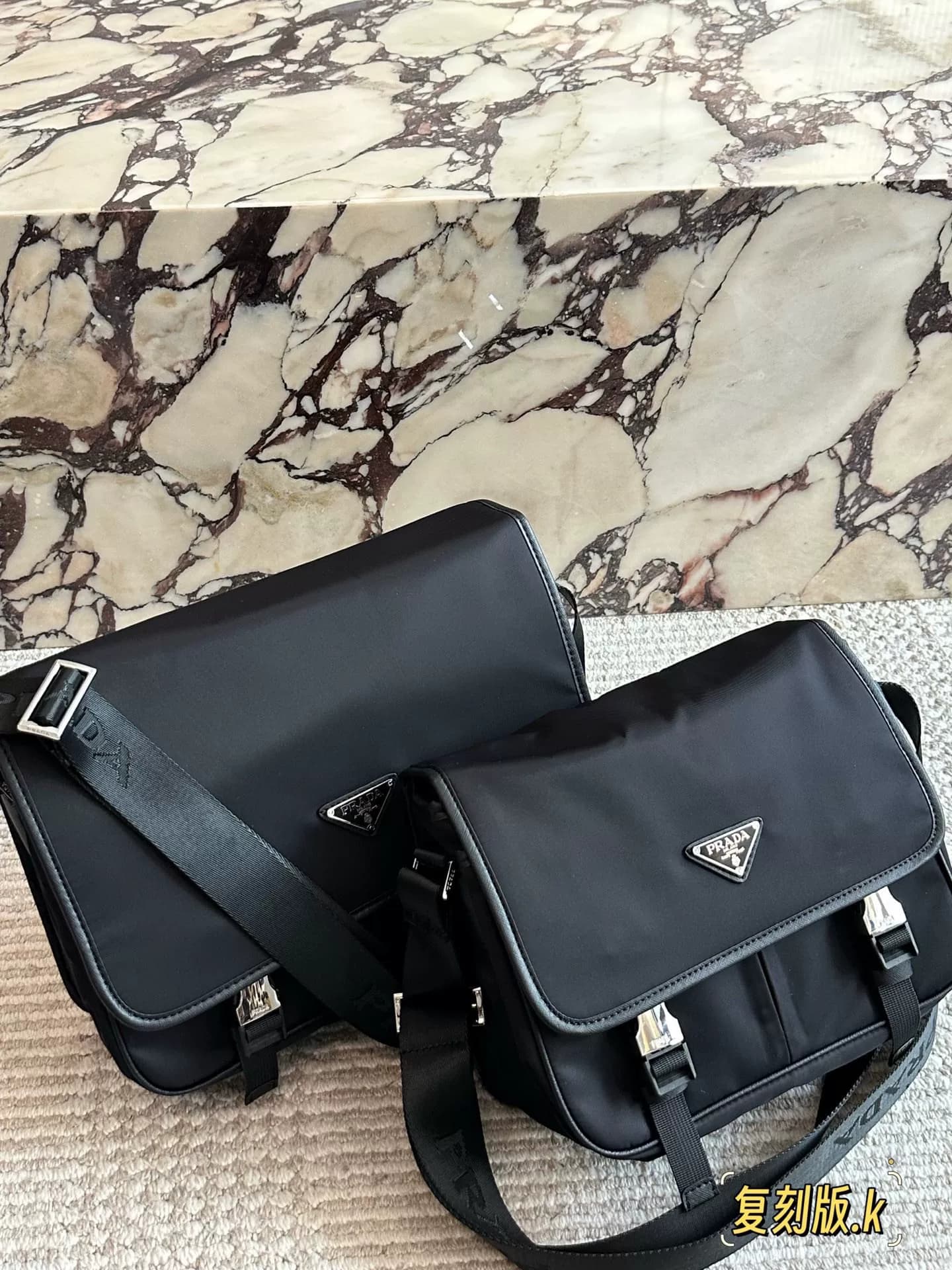Сумка-мессенджер Prada Prada, черная нейлоновая лоскутная кожа, классический треугольный логотип