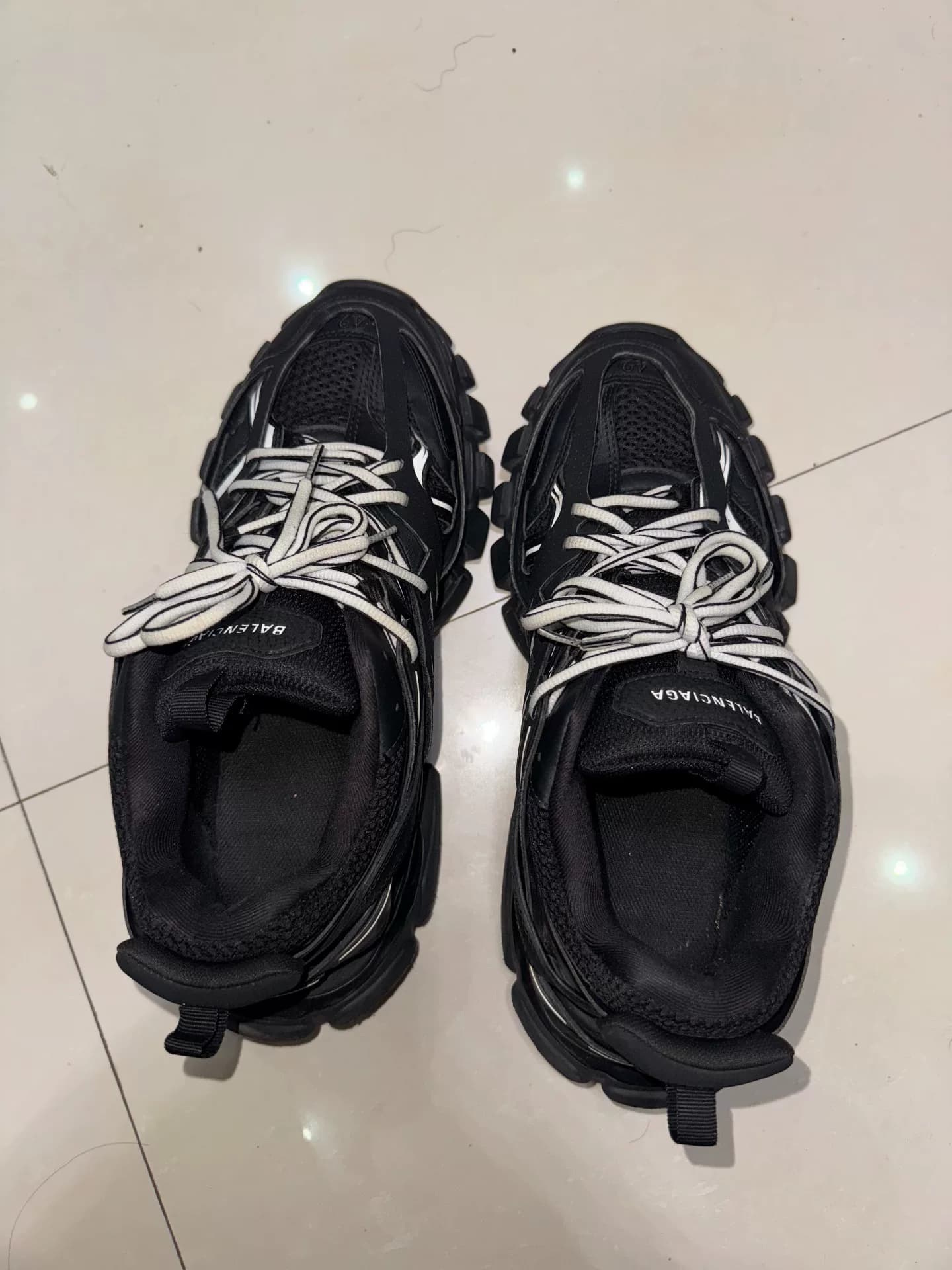 Кроссовки Balenciaga 42 размера fidelity walk inspection treasure, текстура подошвы практически такая же